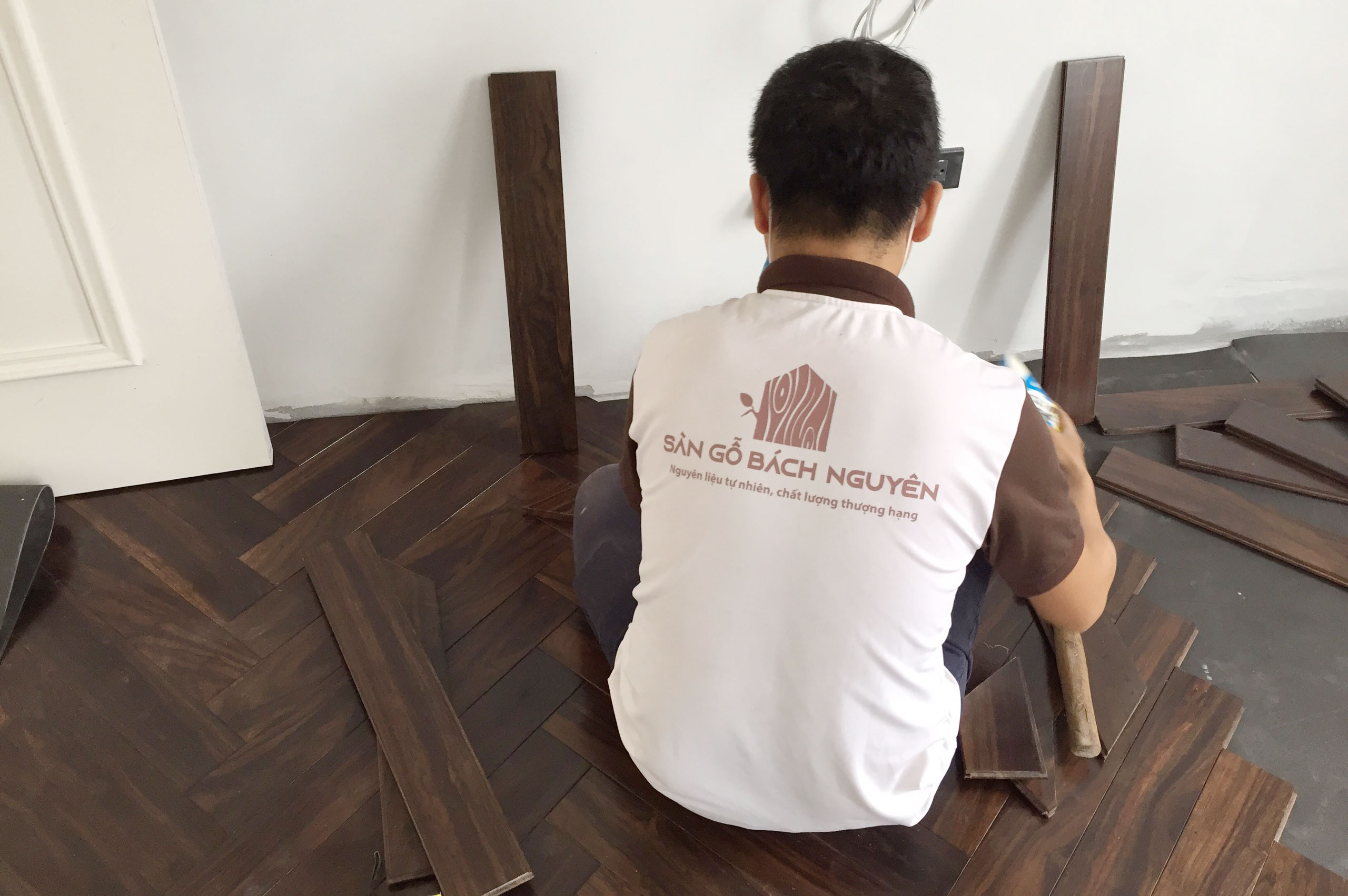  Hoàn thiện lát sàn gỗ tự nhiên Chiu Liu xương cá tại Đông Hội Đông Anh Hà Nội
