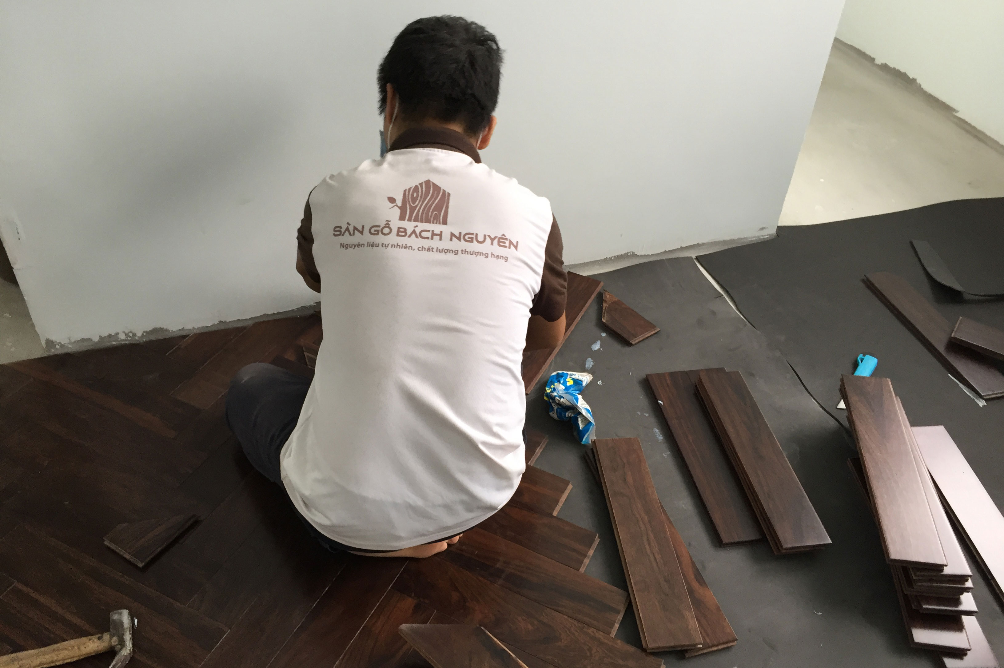 Công trình lát sàn gỗ Chiu Liu xương cá tại khu biệt thự Thạch Thảo Vinhomes Greenbay Mễ Trì